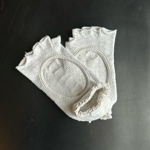 Grey half toe low rise grip socks